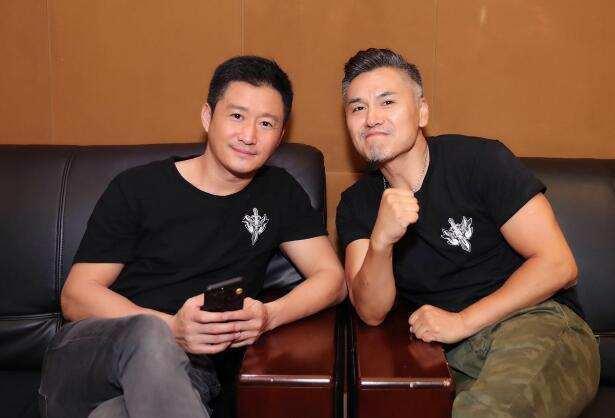 他曾是新加坡一线男星，更被誉为百变演员，现靠战狼重回公众视野