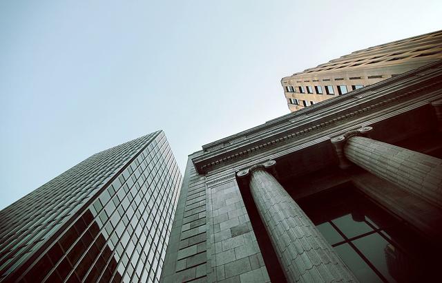 为什么要在上海成立首家金融法院？