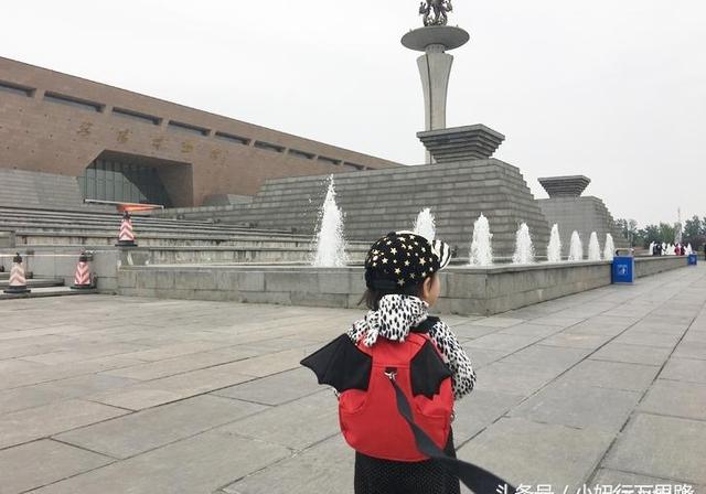 带着小妞体验一下飞机，洛阳古都玩耍玩耍