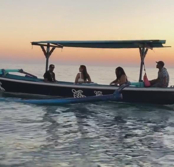 女助理变为女朋友！梅威瑟带亚裔女友畅游巴厘岛，不提笼中大战