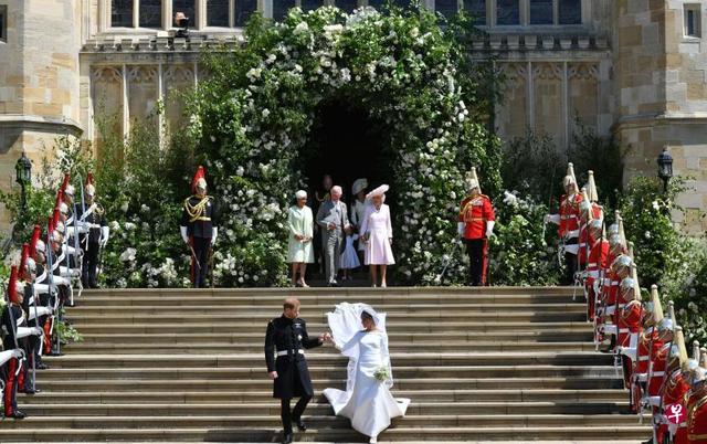 全球民众通过网络见证 哈里梅根世纪婚礼显露“叛逆”作风