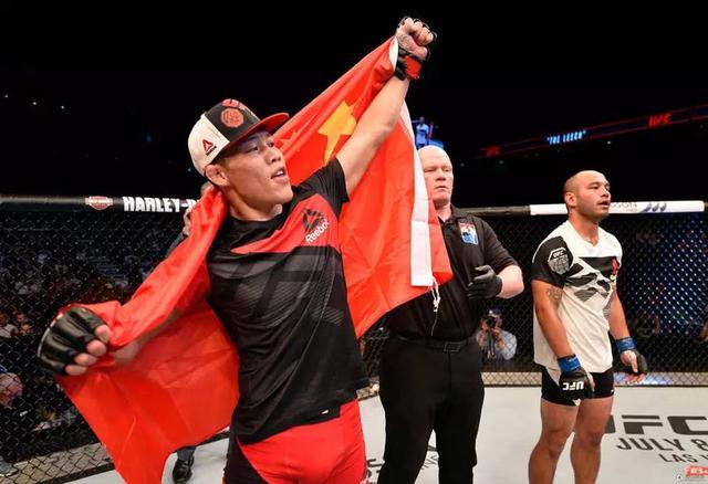 李景亮再战日本高手，张伟丽签约UFC，最高格斗殿堂的中国力量！