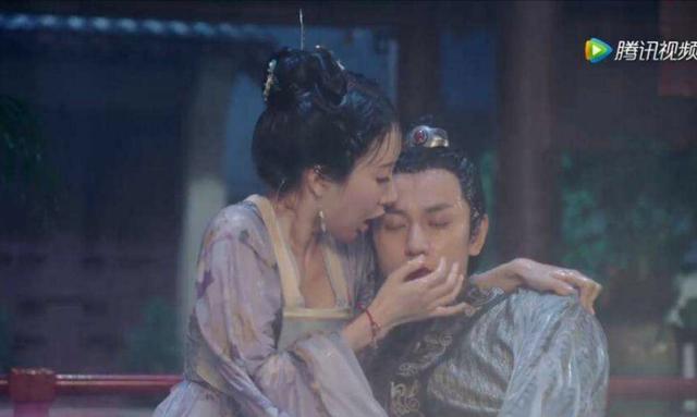 在爱人怀里逝去的男主让观众好心疼，只有最后一个让人想翻白眼