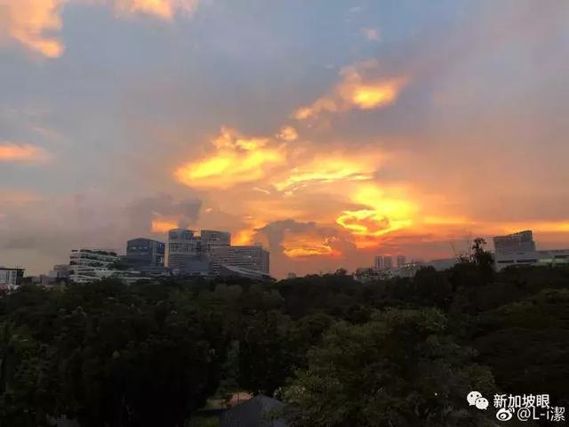 新加坡今天天空刷屏