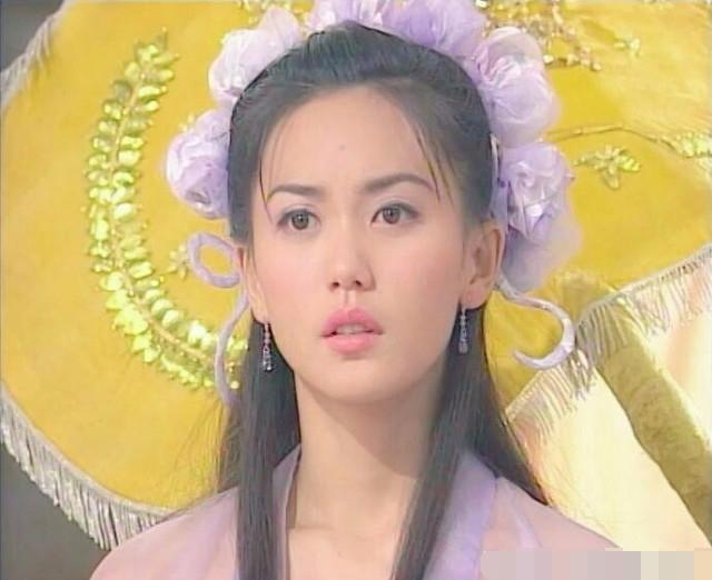 还记得《倚天屠龙记》的殷素素吗？嫁大10岁洋老外超幸福
