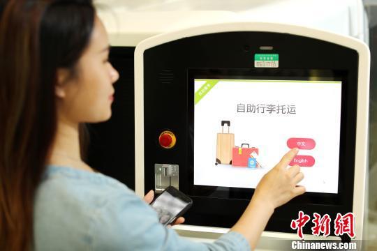 南航在广州白云机场提供全流程智能化乘机服务