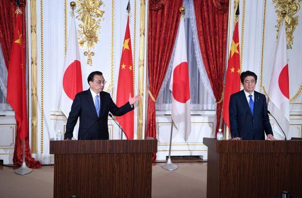 日媒述评：中日关系走向“政热经热”