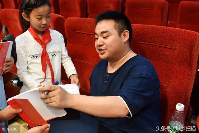 5.12汶川地震中的那位“可乐男孩”，10年后你知道他在干什么吗？