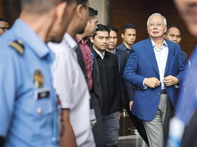 马来西亚前总理纳吉布接受反腐问话