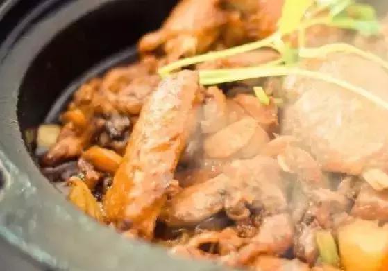 重庆没鸡公煲，台湾手抓饼也是假的，这些“假地方菜”真坑爹……