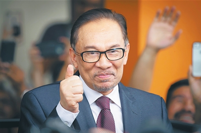 马来西亚前副总理安瓦尔获释 一出政治大戏上演