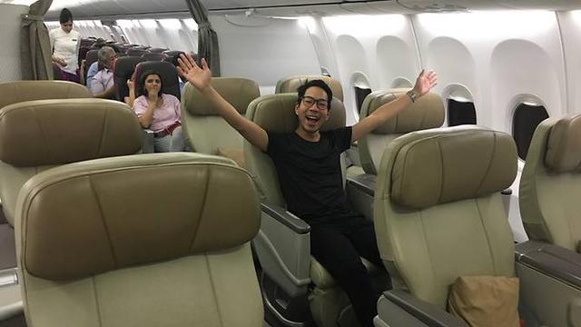 想坐商务舱，又想省钱，新加坡达人有办法！