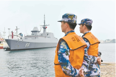 新加坡海军“刚毅”号导弹护卫舰访问中国青岛