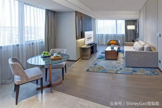 一开始我也不懂，为什么有些名人一辈子都住在酒店里