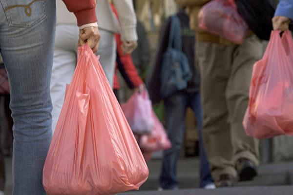 新加坡环保热 塑料袋VS环保袋，你pick谁？