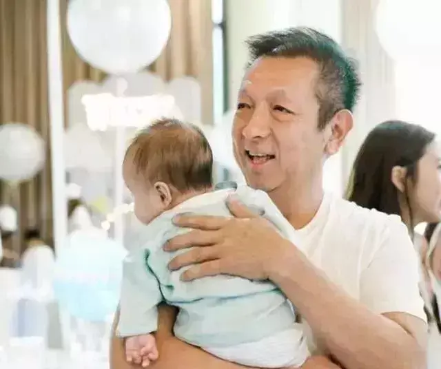 几个月没露面，红遍全球的坡岛炫富女竟变成了这样……