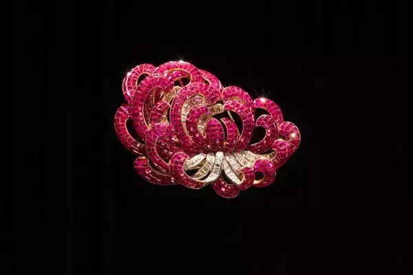 “雅艺之美” 梵克雅宝典藏臻品回顾展，诠释经典与传奇