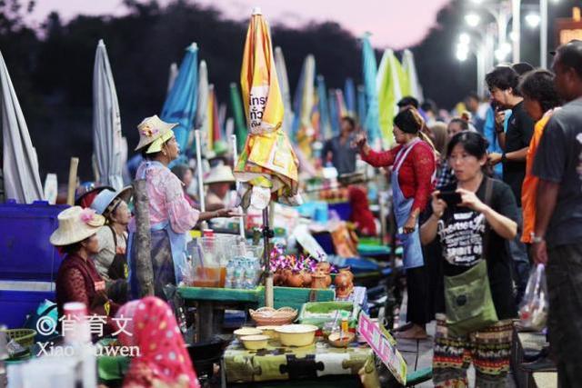 泰国南部唯一的水上市场，中国游客不多，新加坡马来西亚华人最爱