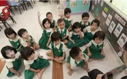 客户们从幼儿园就把孩子送到新加坡？
