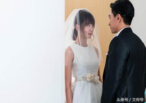 安心亚远赴新加坡穿着新娘礼服曝光 让网友以为她真结婚了