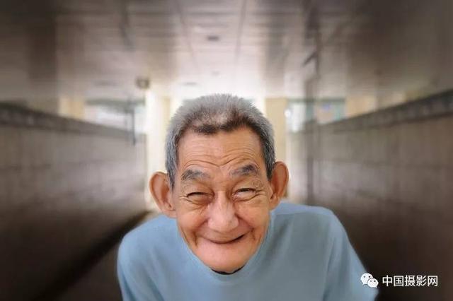 国际著名摄影艺术家郑培书眼中的银色年华