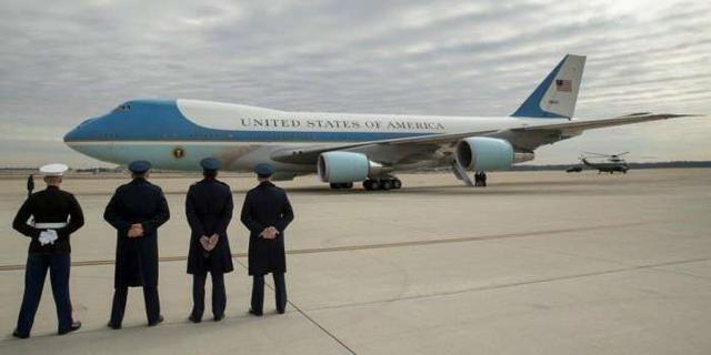 美空军一号拟飞往新加坡：机身可抵核爆冲击，厨房储备够吃4个月