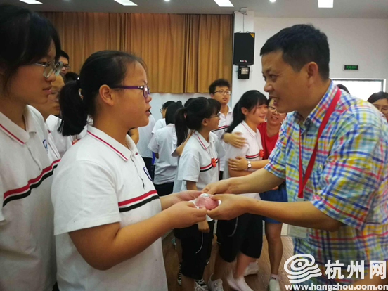 2018杭州中考开启 作文题：探讨生活中的那些“麻烦