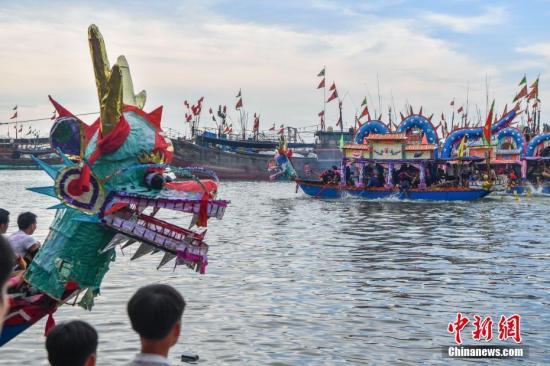 中外15支龙舟队竞渡广西“海上胡志明小道” 泰国队再度夺冠