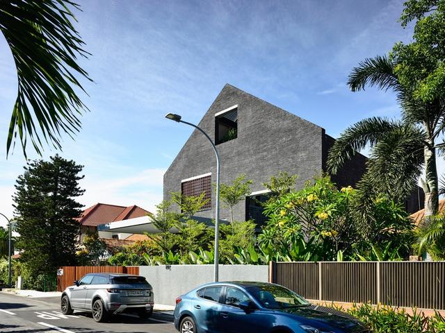 新加坡砖结构的典型坡屋顶别墅