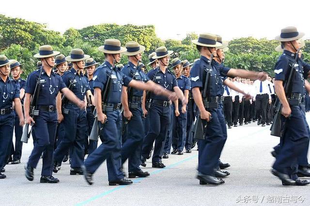 喜马拉雅雇佣军负责新加坡高级安保，骁勇善战一旦拔出弯刀必见血