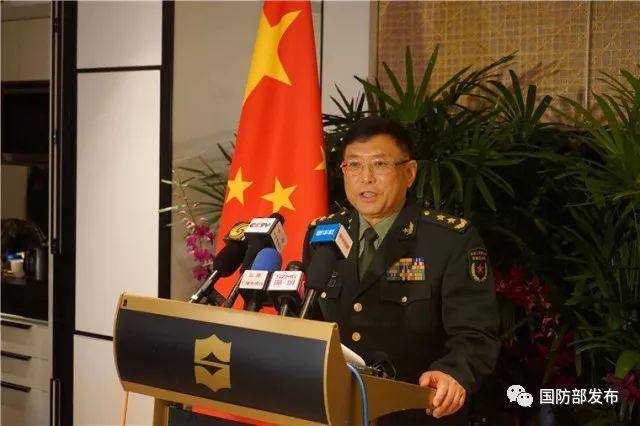 中将领衔，一群将军抵达新加坡