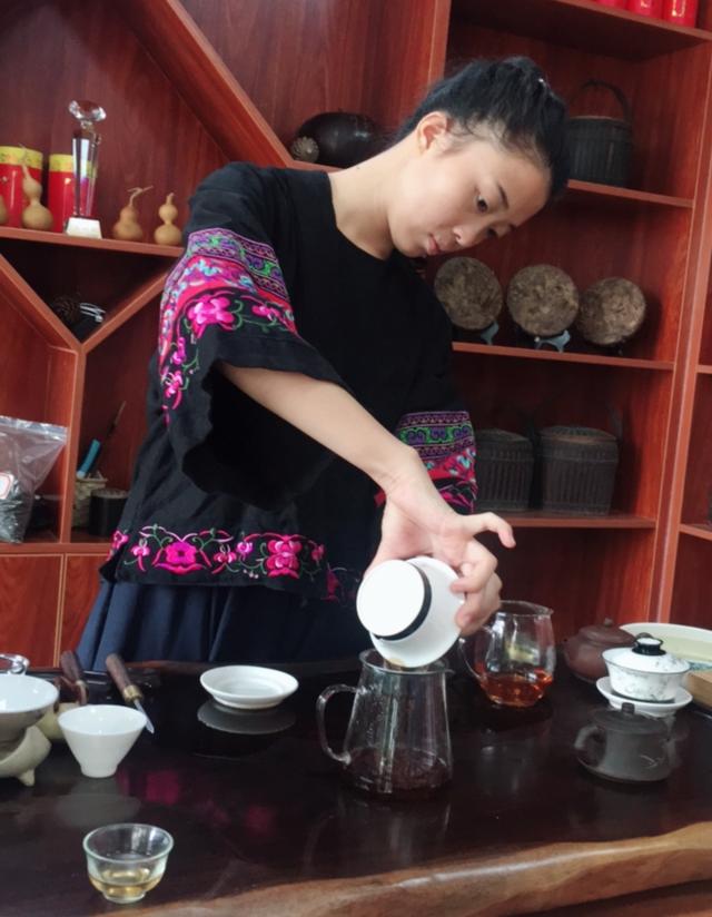 可以喝的古董长啥样？广西梧州1976年的六堡茶了解一下
