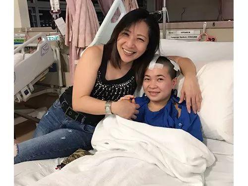 新加坡最美雇主，为刚请的女佣筹款看病