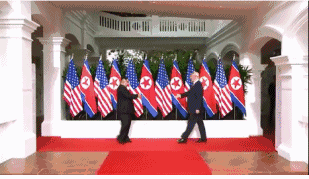 历史性一刻！金正恩与特朗普握手！会晤地点为何选在新加坡？