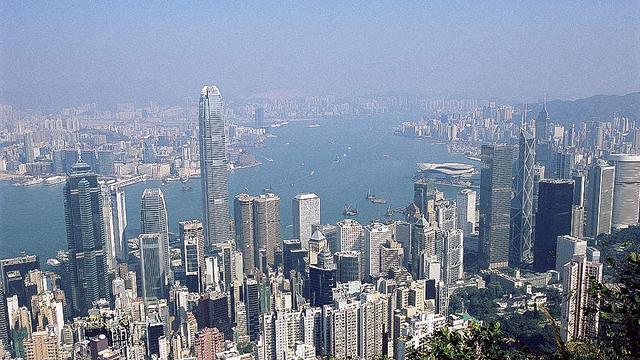 香港GDP达3418亿美元，和新加坡比略胜一筹？专家：为时尚早！