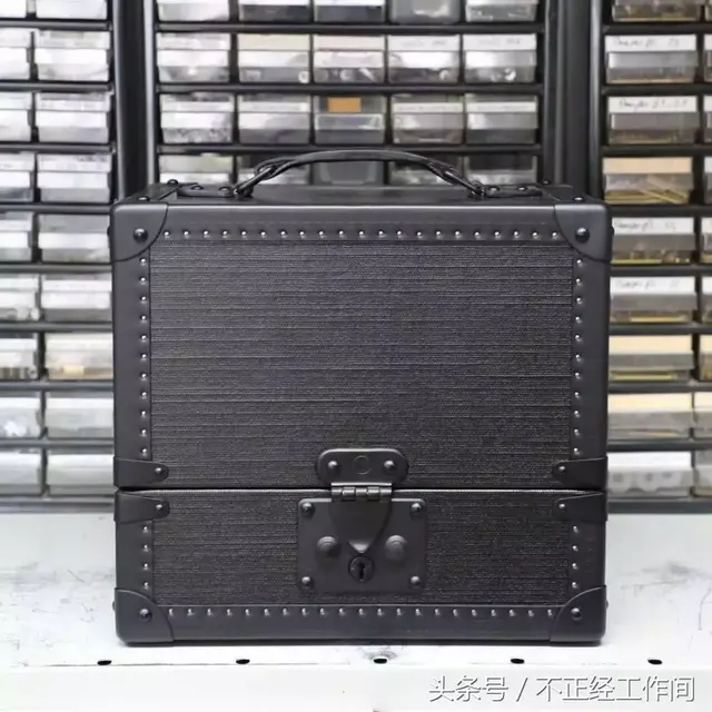 这周时尚圈发生了什么？KFC安娜苏手袋出街；中国网红粉丝近6亿