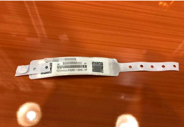 新加坡医院再上演摆乌龙，老妇去世脚系活人姓名标签