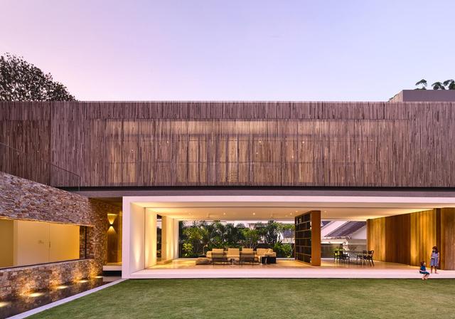 新加坡热带住宅的范式——底层架空，被花园环绕的别墅住宅设计