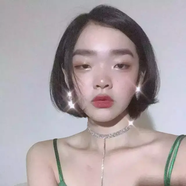 长相酷似阿凡达，这个长着“高级脸”的模特，引起网友热议……
