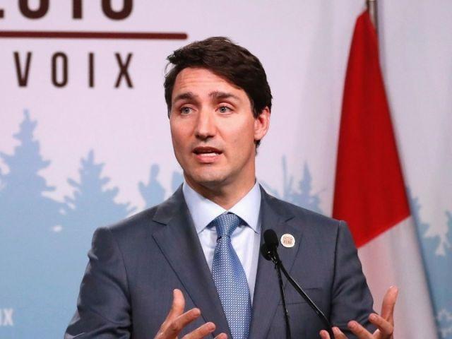 白宫斥加拿大总理“背后捅刀子”