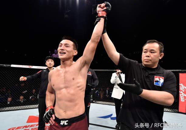 UFC格斗之夜新加坡站：李景亮领衔中国四将大获全胜 牛仔浴血奋战