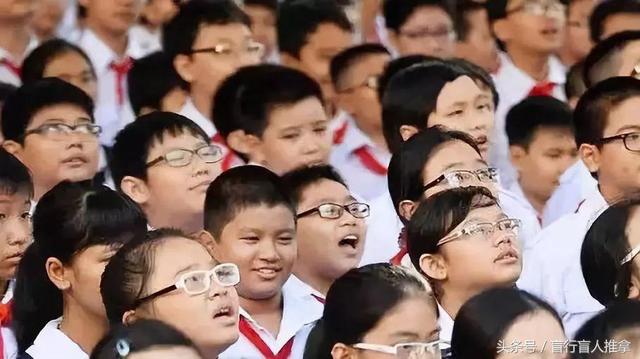 近视眼的养成，就是一个暑假的功夫！预防，从每天两小时做起