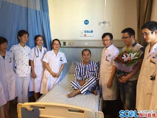 遂宁：新加坡籍男子突发心肌梗塞 医院上演生死接力