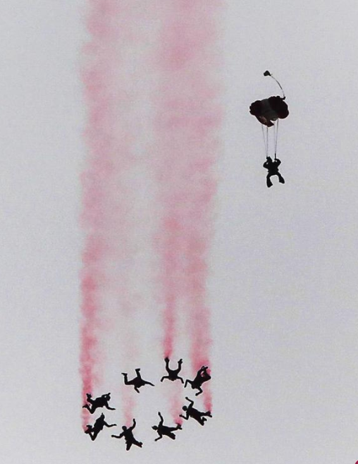 新加坡国庆庆典抢先看：水上花车点亮滨海湾！