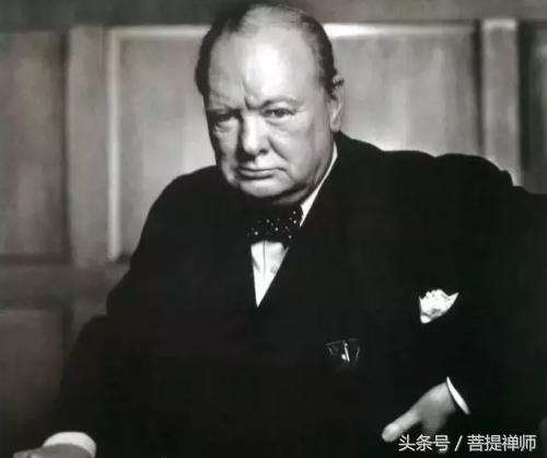 他在船尾扔下皮箱，望远镜里被人看见，为此日本人攻占南亚