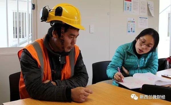 中国劳务工去新西兰打工，大呼菜太贵了！比新加坡还贵！工作节奏也挺快！早7晚5！每天必看汇率牌价表……