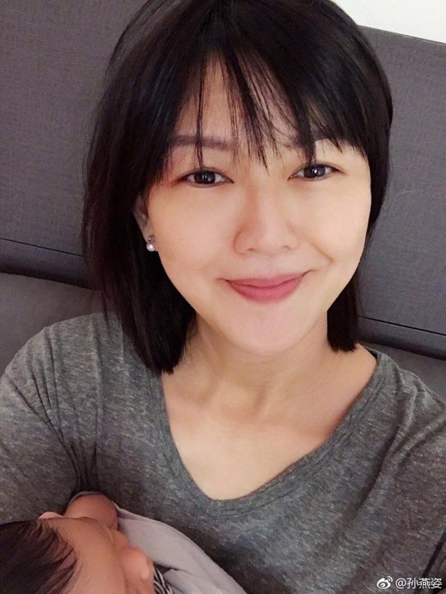 40岁孙燕姿平安产下二胎女儿，女儿侧脸曝光，肉嘟嘟十分可爱