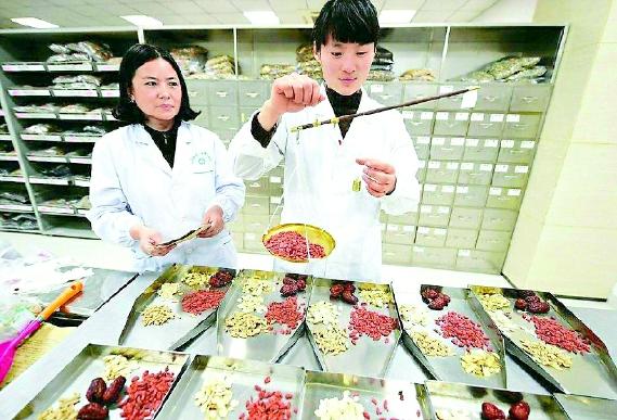曹洪欣委员：看中医药事业传承创新发展40年