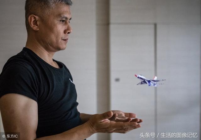 神奇，他的纸飞机可永不落地，吸引清华研究生咨询，曾月赚5万元