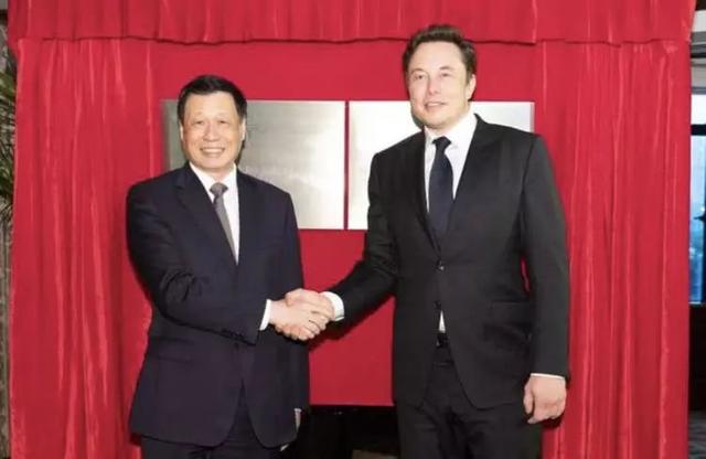 特斯拉落户上海，映客明日登陆港交所，AC米兰神秘中国老板出局